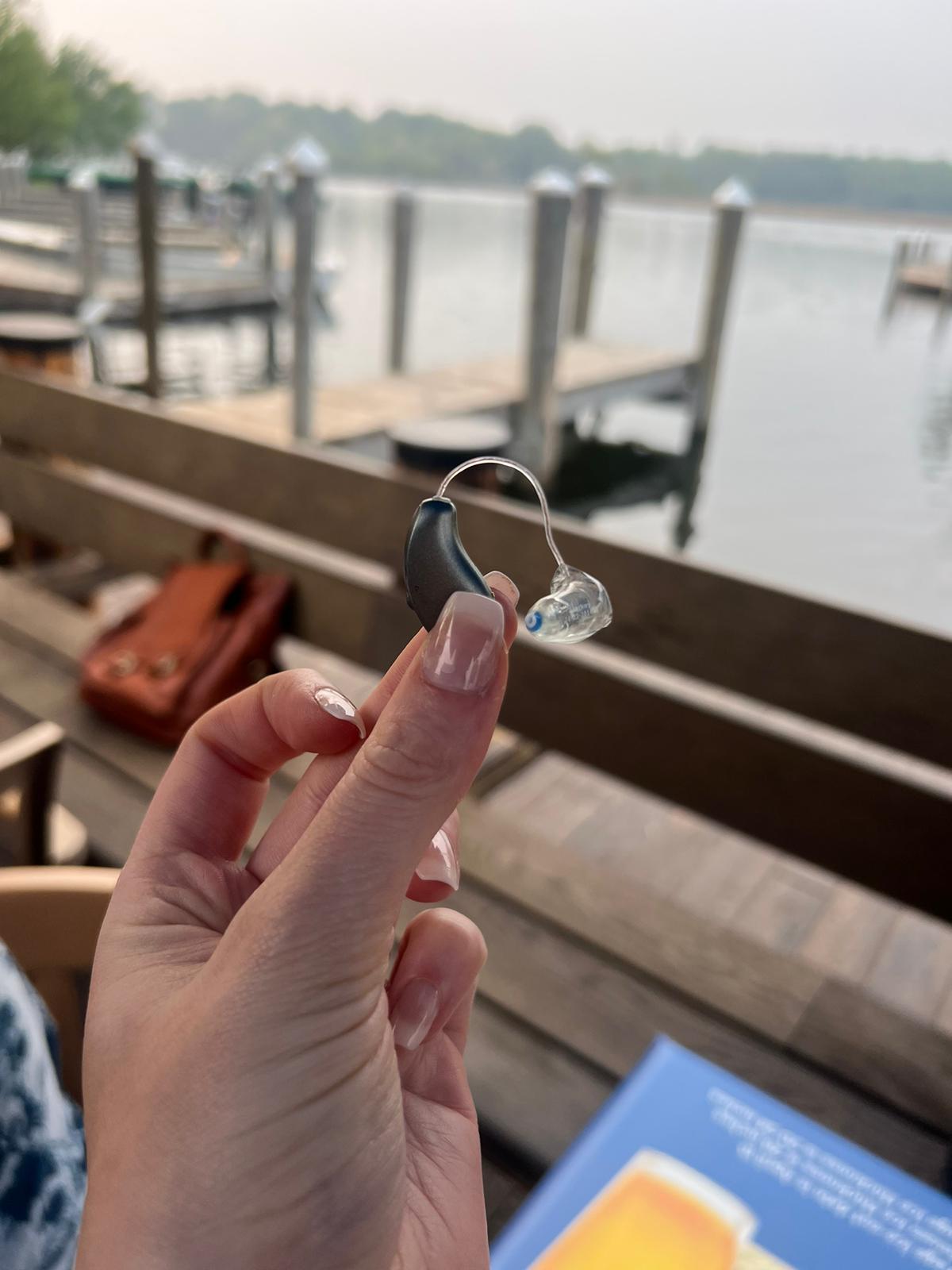 Dags att lyssna på allvar – hörselvårdens kris påverkar demenskostnaden!